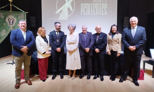 El ‘sonido del silencio’ se vuelve a escuchar en la presentación de la publicación de El Penitente