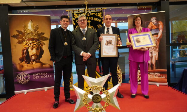 Pilar García y José Antonio Martínez recogen los más altos galardones de la Cofradía del Rollo