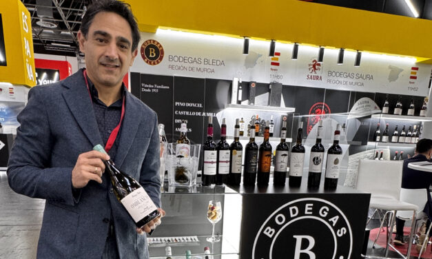 Bodegas Bleda lanza un vino blanco ecológico y vegano que ha sido elaborado con uvas tintas