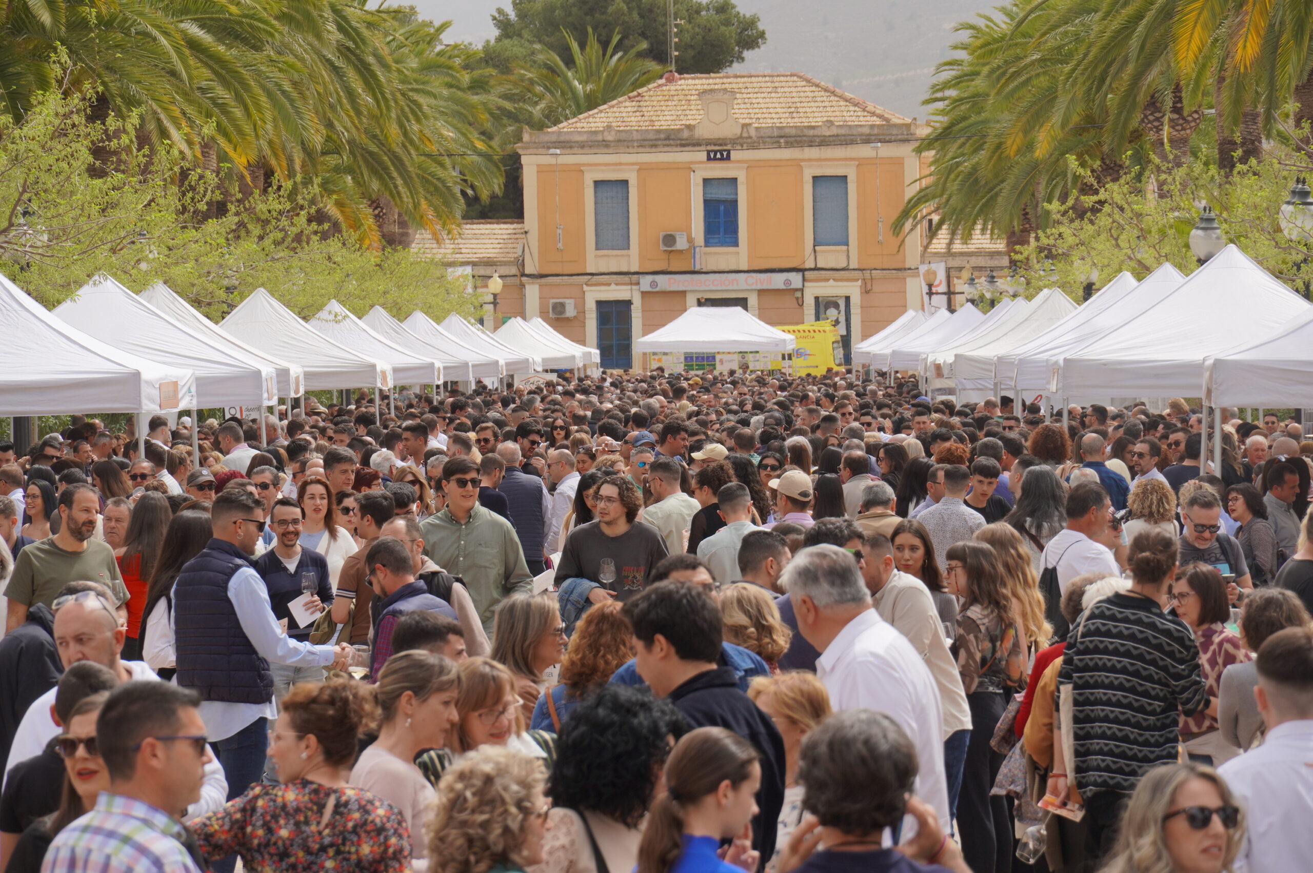 El Paseo Poeta Lorenzo Guardiola volverá a reunir a los amantes del vino el 12 de abril