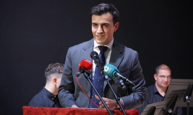 Pedro J. Fernández: “Abrir este libro es palpar la mantilla de una manola…, todo esto es Jumilla”