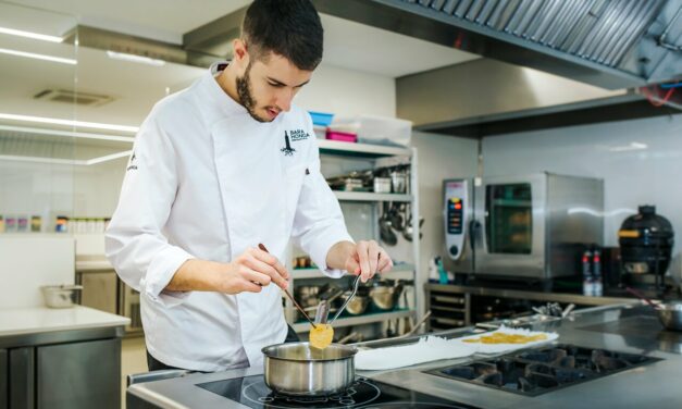 El chef de Restaurante Barahonda, Alejandro Ibáñez, apradina el lunes los VIII Premios de la Gastronomía Ciudad de Jumilla
