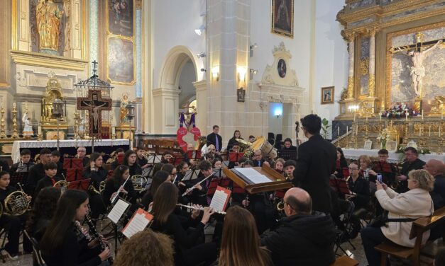 El Cristo de la Salud recauda casi 900 euros para la lucha contra el cáncer