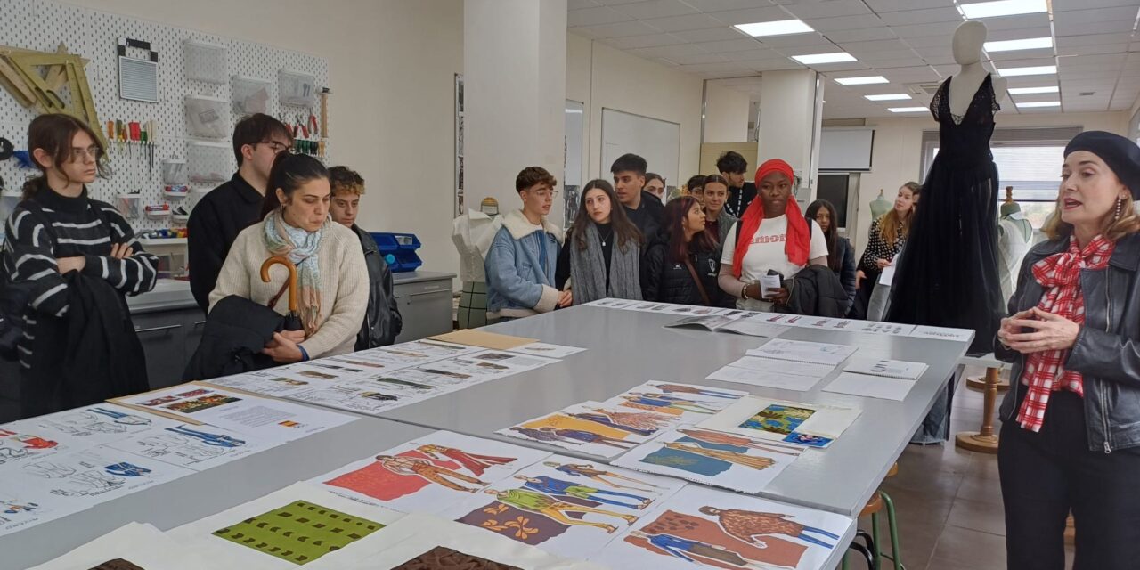 Alumnos del Arzobispo Lozano visitan la Escuela Superior de Diseño y el Ramón Museo Gaya