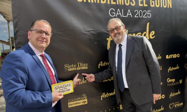 El Grupo Siete Días recoge el premio de Astrade por su compromiso con la difusión del autismo
