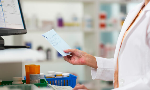 El PSOE pide que se pueda renovar recetas a pacientes crónicos en las farmacias, sin ir al Centro de Salud