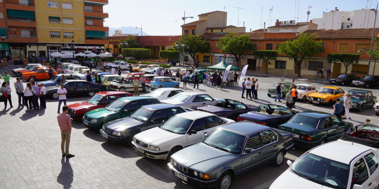 Alrededor de 200 coches clásicos de toda España se dan cita en Jumilla