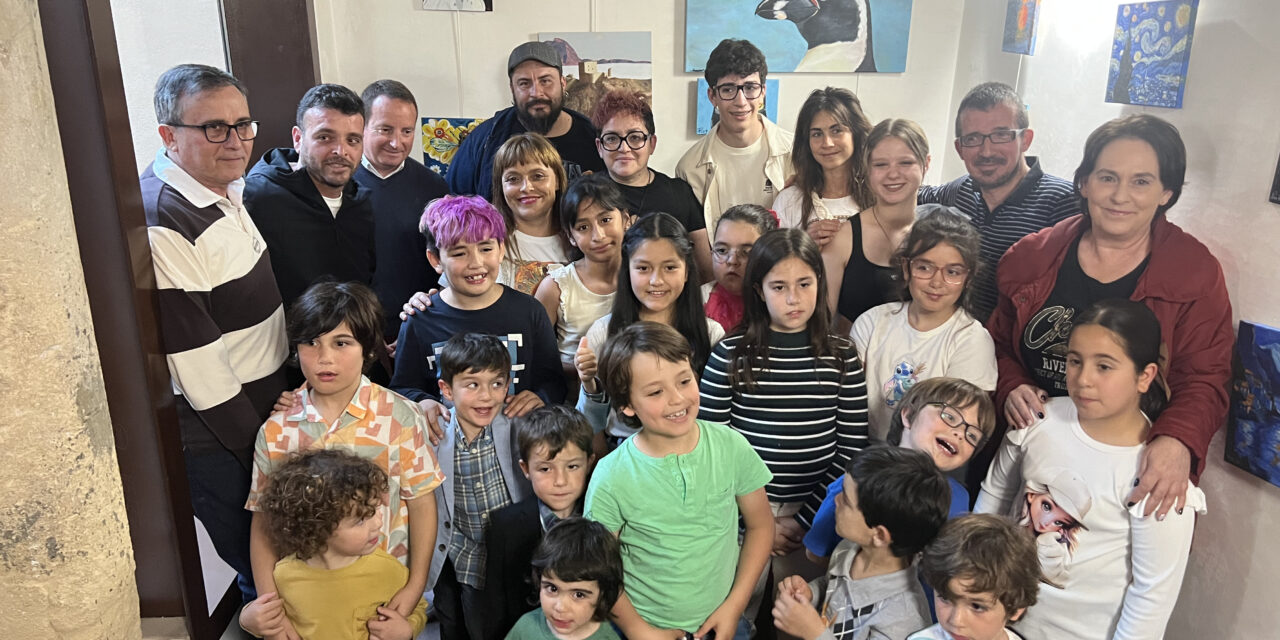 “Amar el arte” muestra la creatividad de los alumnos que hacen de la pintura su pasatiempo