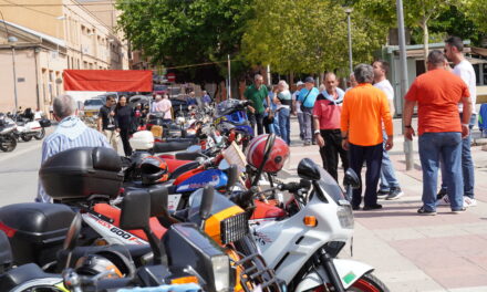 El barrio San Fermín celebra la que es ya su VIII concentración de motos clásicas