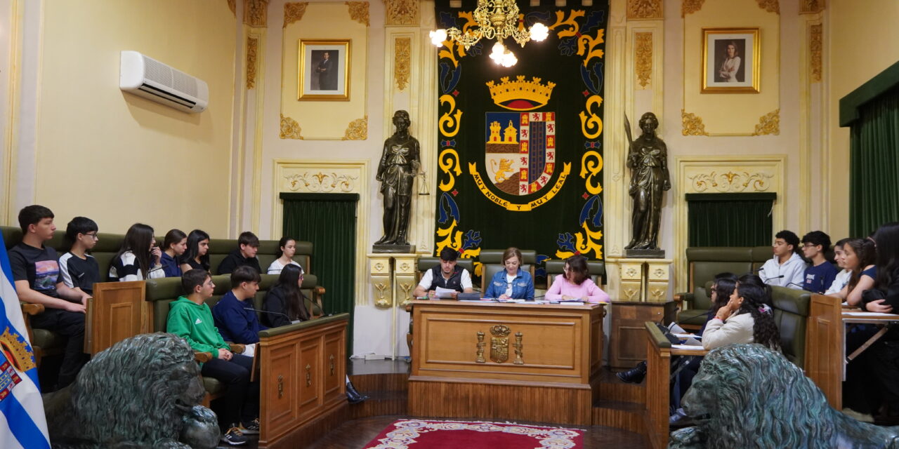 El Ayuntamiento celebra un nuevo pleno juvenil y rinde cuentas del pasado año