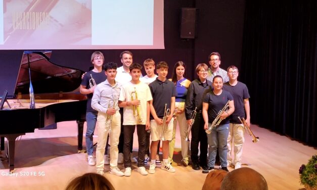 Los alumnos de trompa y trompeta demuestran lo aprendido en el curso