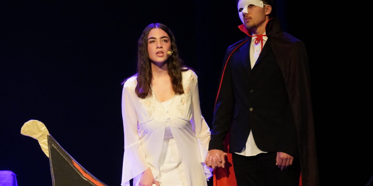 Los alumnos del Infanta Elena y ‘El fantasma de la ópera’ inundaron de magia el Teatro Vico