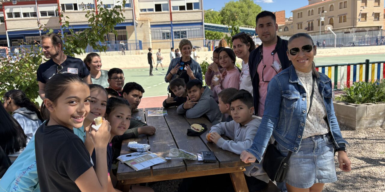 Docentes de cinco comunidades conocen los proyectos educativos que imparte el colegio La Asunción