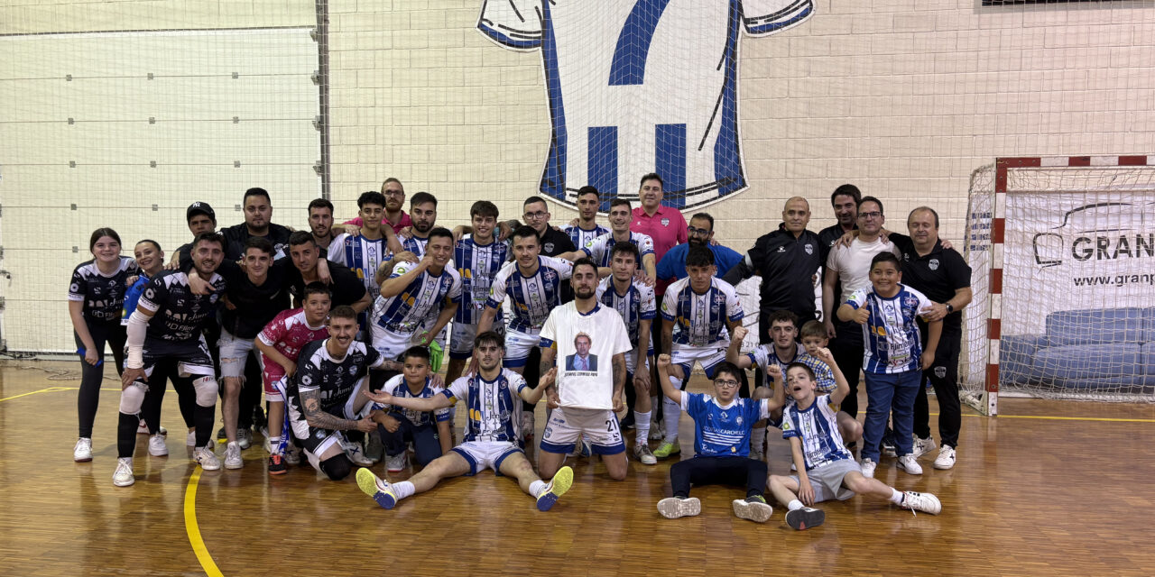 Fumata blanquiazul en el Carlos García:El CFS Jumilla jugará la final por el ascenso