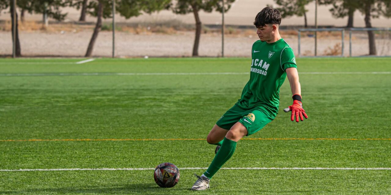 El UCAM Murcia domina el fútbol cadete con Saúl Abellán bajo los palos
