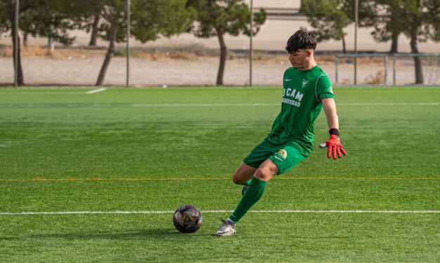 El UCAM Murcia domina el fútbol cadete con Saúl Abellán bajo los palos