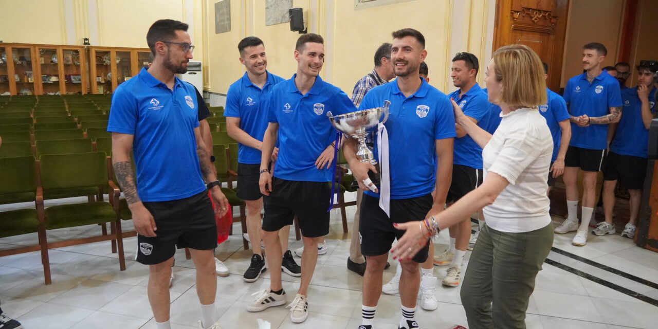 El CFS Jumilla recibe honores de la corporación municipal