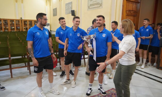 El CFS Jumilla recibe honores de la corporación municipal