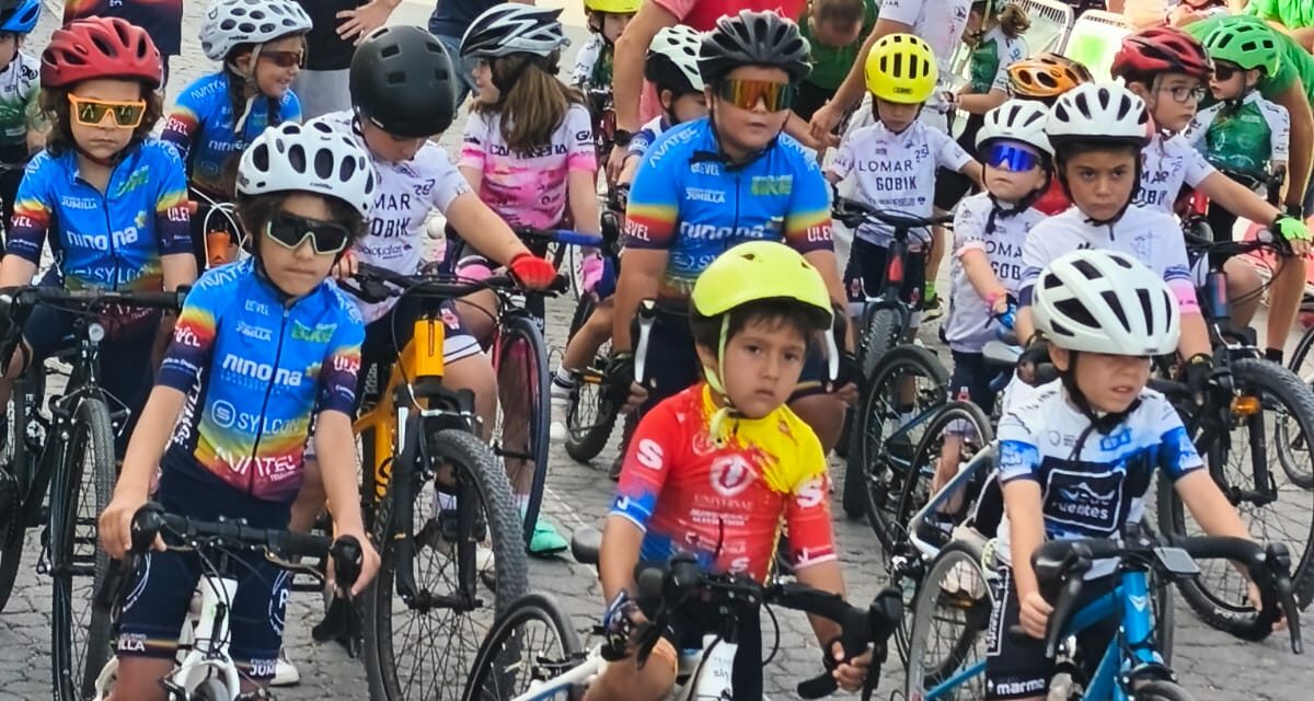Jumilla reunió a 150 ciclistas en su exhibición de Escuelas
