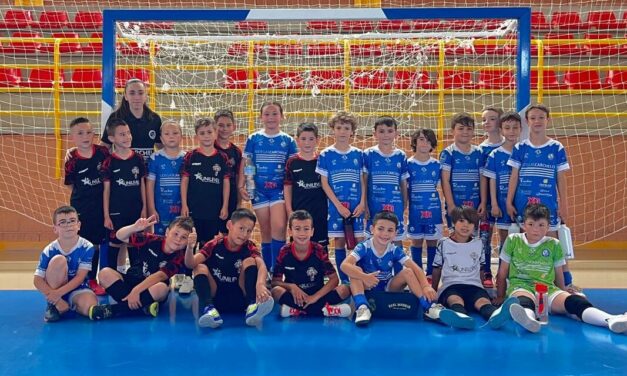 Prebenjamines y debutantes de la Escuela de Fútbol Sala jugaron en Pinoso