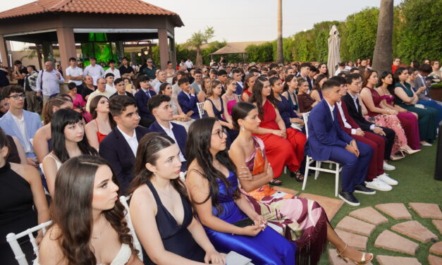 El IES Arzobispo Lozano entrega las orlas a sus estudiantes de 4º ESO, FP Básica y a los tres bachilleres. (Galería de fotos)