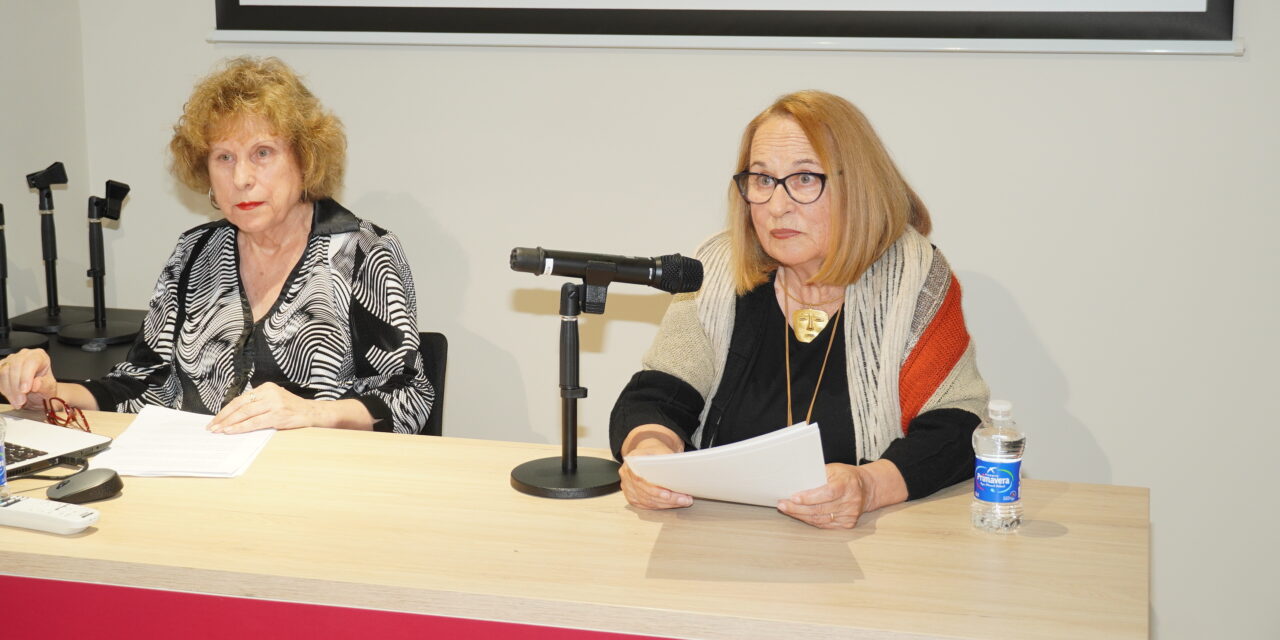 La reconocida artista jumillana Dolores Balsalobre aseguró, en una conferencia, que “todo es posible”