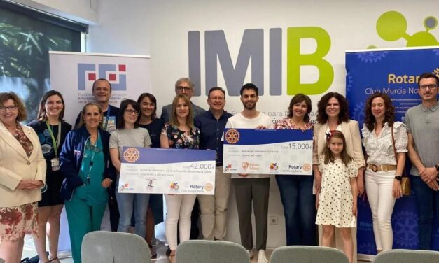 ‘Los pasitos de Nora’ entrega 42.000 euros al IMIB para investigar Tango2