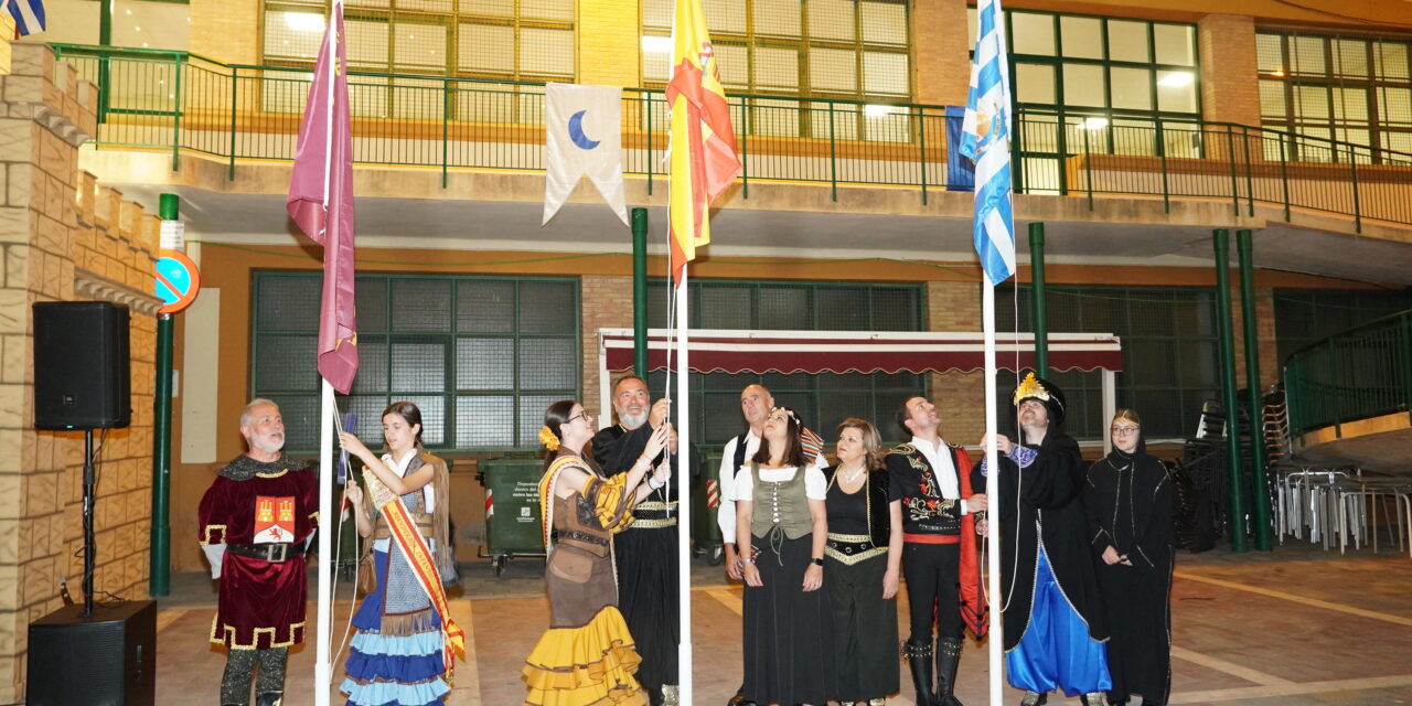 Moros y Cristianos conviven en el campamento festero