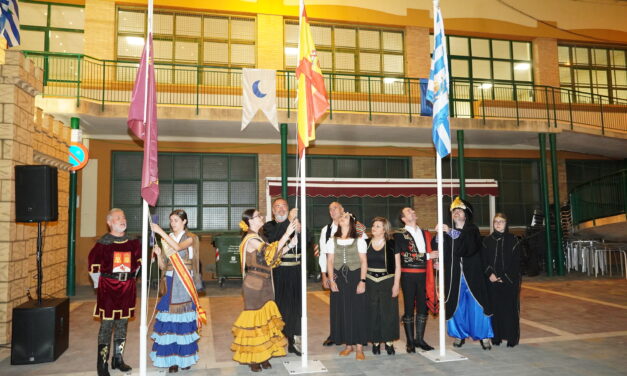 Moros y Cristianos conviven en el campamento festero