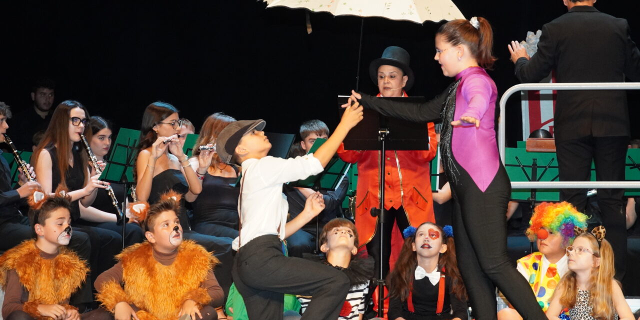 Músicos de la escuela y conservatorio convierten el Teatro Vico en un circo