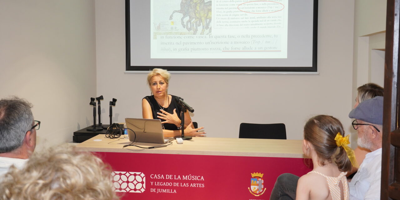 Lourdes Girón descubre la figura de Treptona Bibas en su primer libro