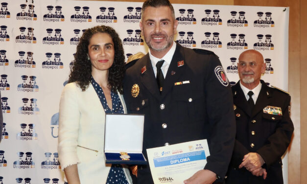 Pascual David Muñoz recibe la Medalla de Oro a la Seguridad Vial