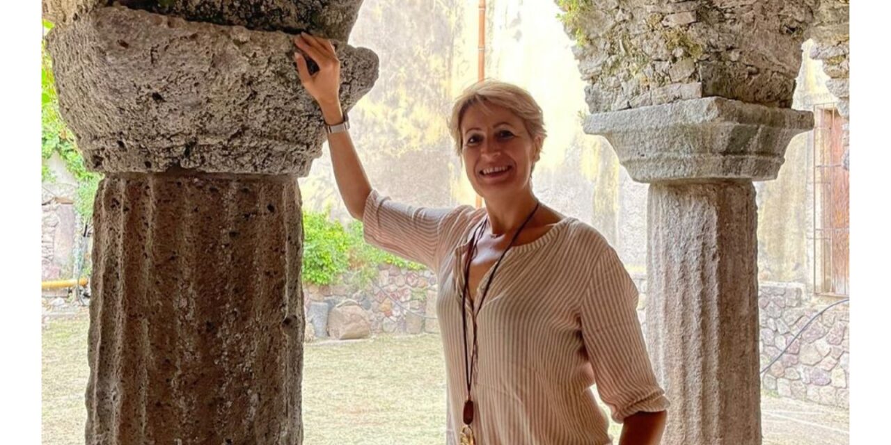 Lourdes Girón Anguiozar presenta el sábado en Jumilla “La villa de las diosas”