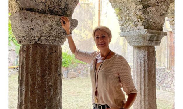 Lourdes Girón Anguiozar presenta el sábado en Jumilla “La villa de las diosas”