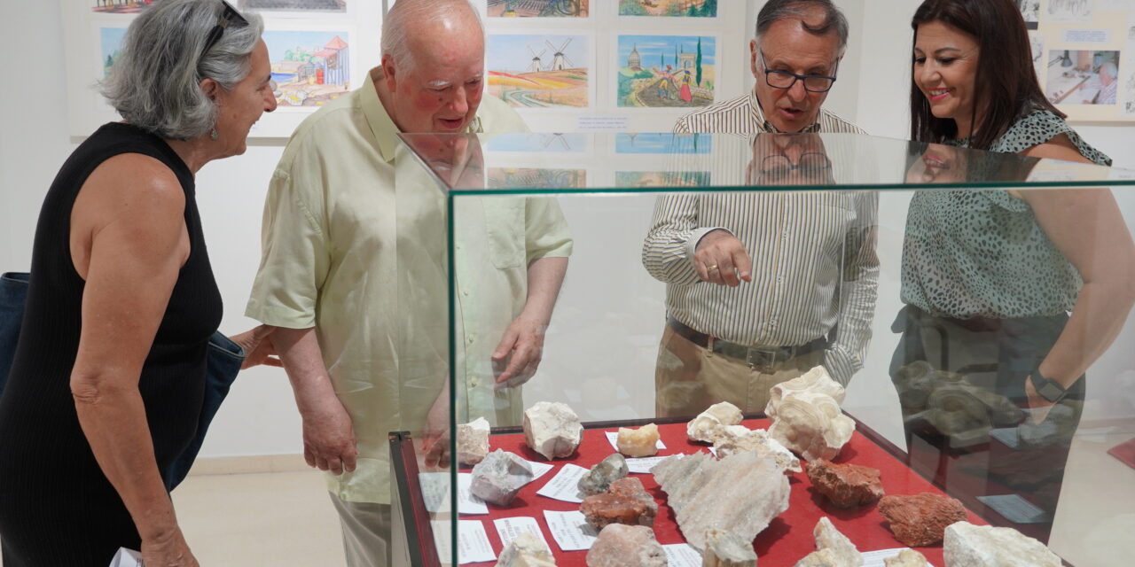 Ángel Francisco Cutillas comparte ‘retazos’ de su vida en una exposición