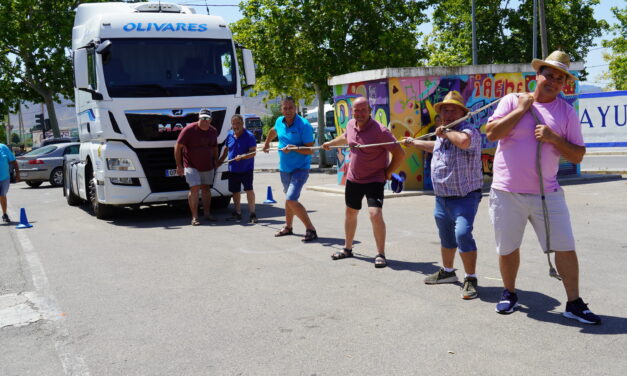 Los conductores ultiman el desfile de camiones para este sábado tarde