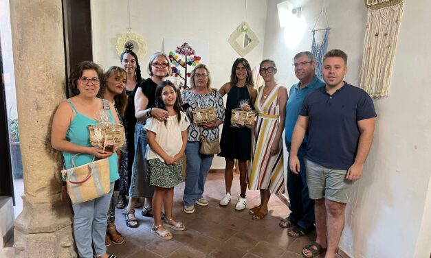 «Nudos con alma» recoge las obras de macramé del curso impartido por Pepi García Jara
