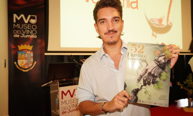 La Federación de Peñas añade un dosier cultural a su revista