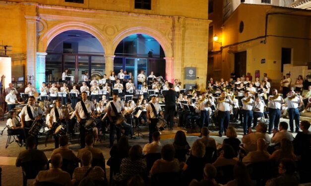Apoteósico final del Festival de Bandas de la Asociación Musical Julián Santos