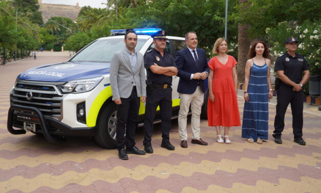 El Ayuntamiento presenta un vehículo 4×4 para la Policía Local destinado a la seguridad rural