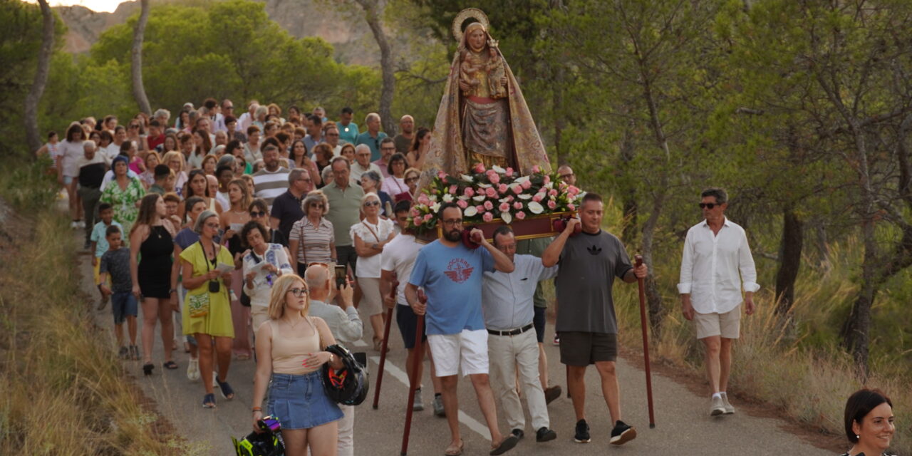 La abuelica Santa Ana recibe culto religioso de decenas de fieles y devotos ‘santaneros’