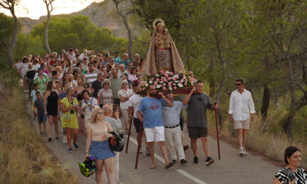 La abuelica Santa Ana recibe culto religioso de decenas de fieles y devotos ‘santaneros’
