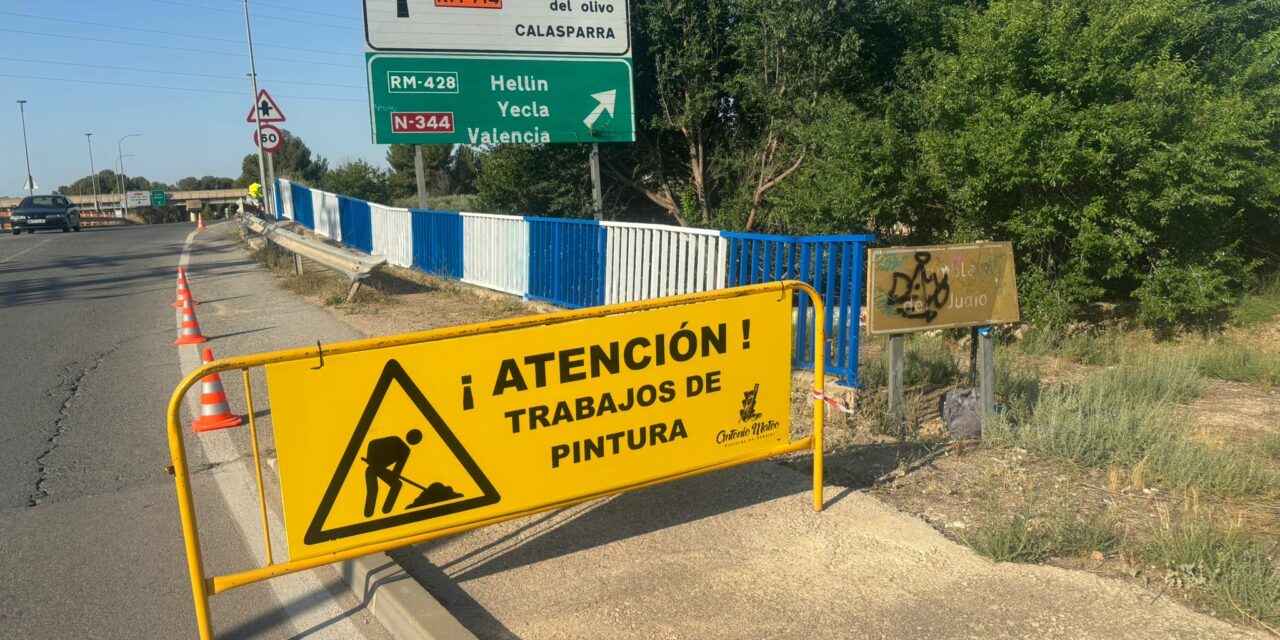 El Ayuntamiento intensifica los trabajos de pintura para mejorar la seguridad vial y estética