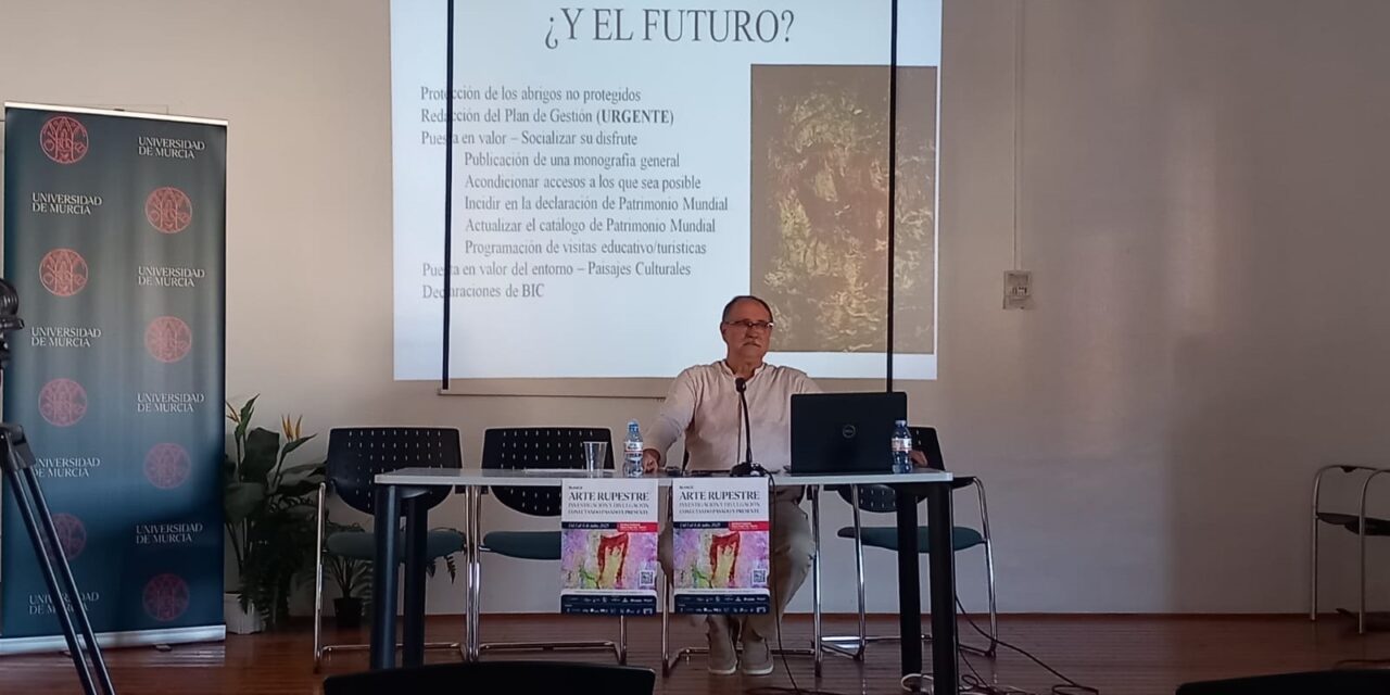 Emiliano Hernández imparte una clase magistral del Arte Rupestre en Jumilla