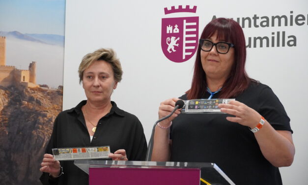 Política Social presenta la pulsera Centinela para detectar si alguien ha echado drogas en tu bebida
