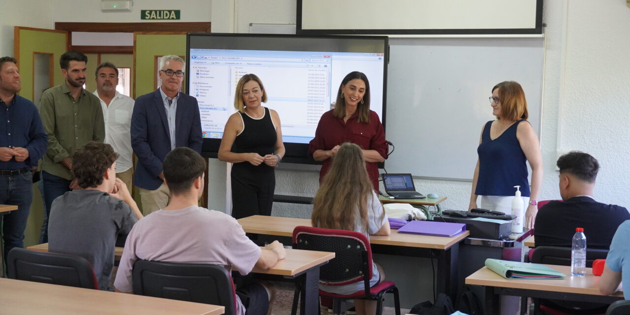 La consejera de Agricultura y la alcaldesa inauguran el curso del CIFEA