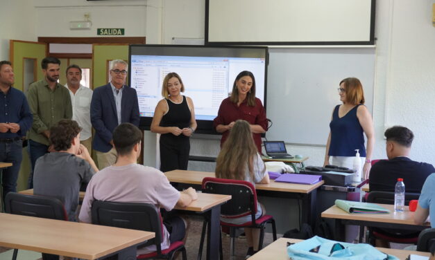 La consejera de Agricultura y la alcaldesa inauguran el curso del CIFEA