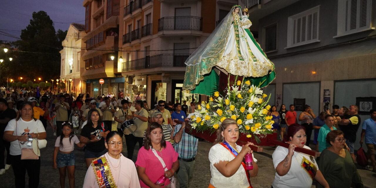 Más de un millar de ecuatorianos celebran en Jumilla la festividad de la Virgen del Cisne. (Galería de fotos)