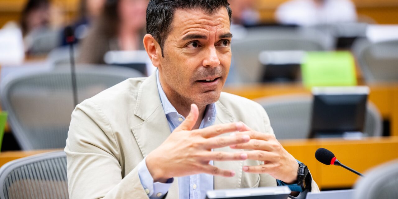 El eurodiputado socialista Marcos Ros, exige a López Miras que garantice la vivienda «para que sea un derecho y no un bien para especular»