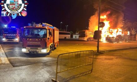 Se siguen investigando las causas del incendio de tres autobuses en Jumilla